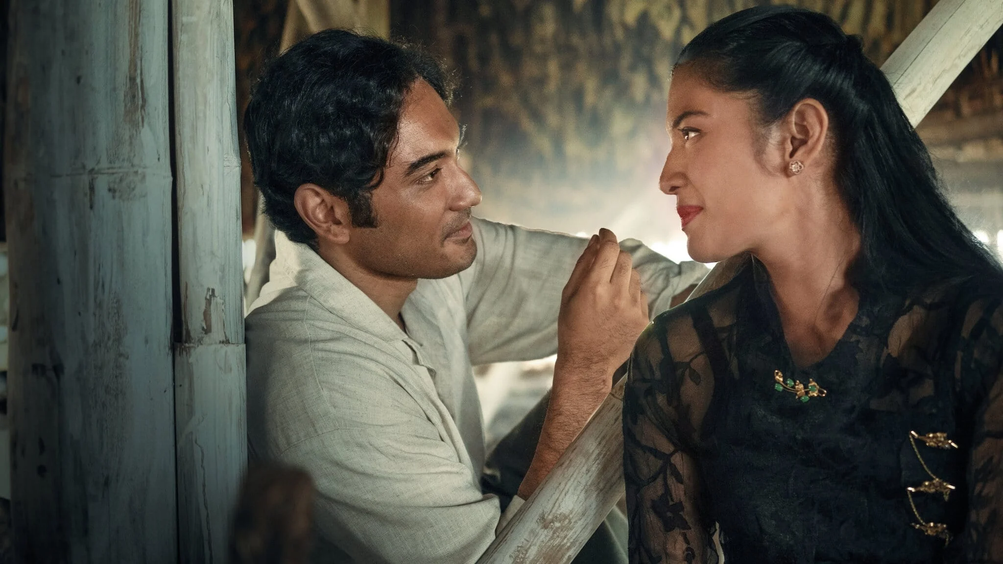 Cô Gái Kretek - Cigarette Girl