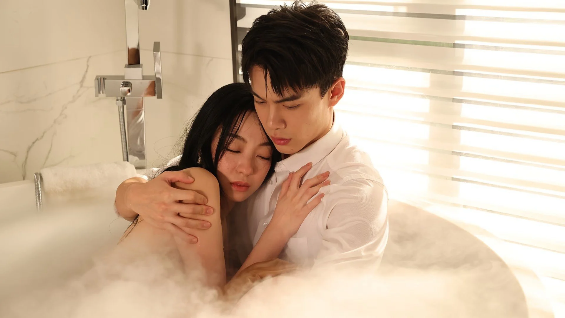 Anh Là Nắng Ấm Ban Trưa Của Em - Marry To The Enemy Of My Enemy