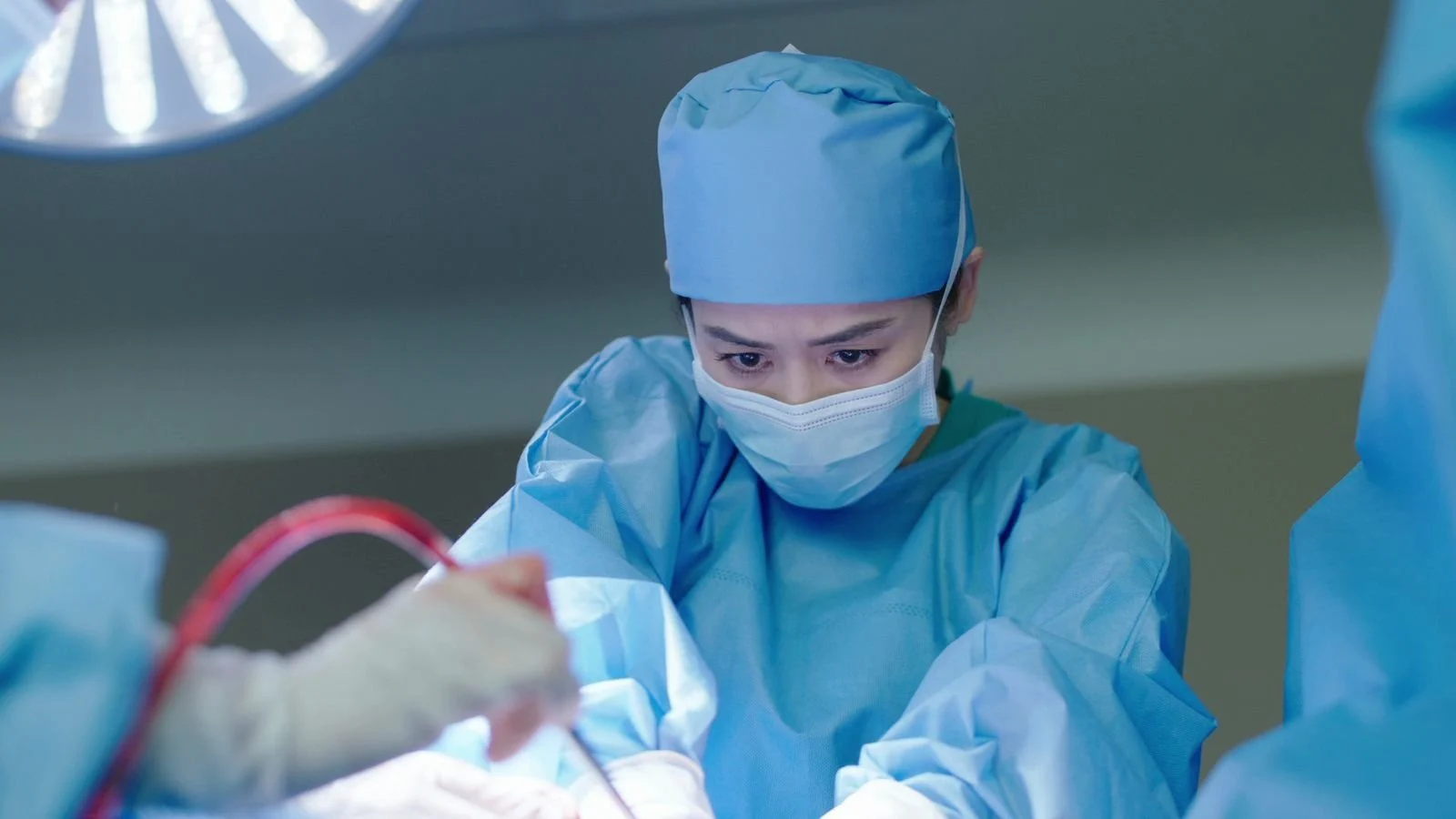 Bà Hoàng Cự Tháp - The Queen Of Castle