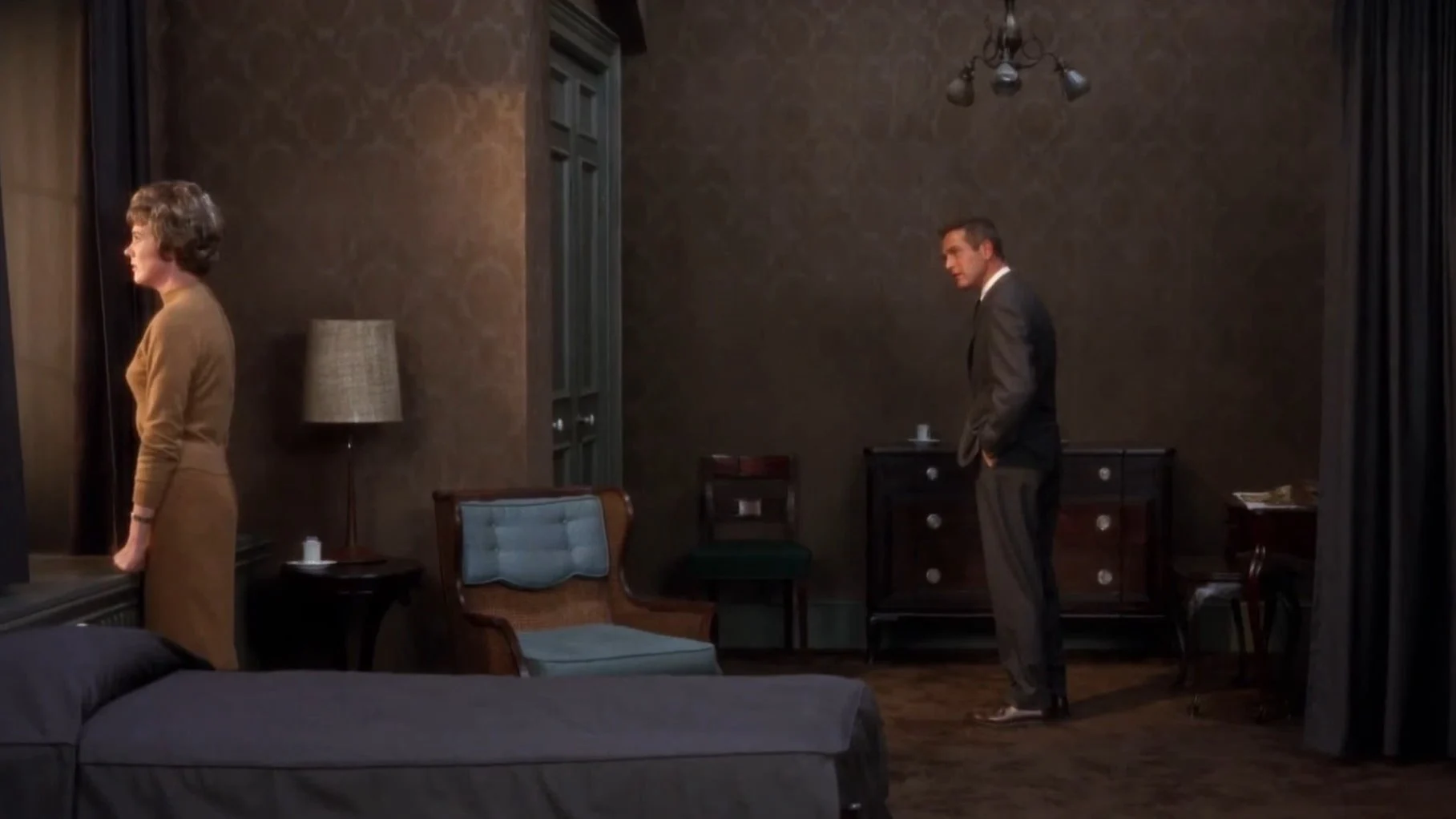 Rèm rách - Torn Curtain