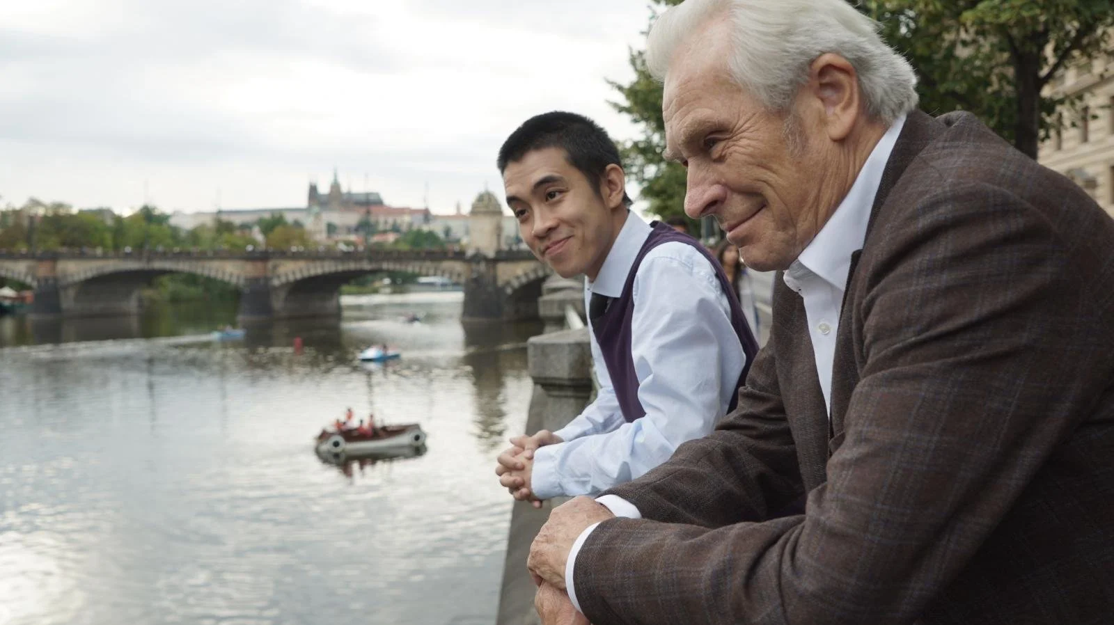 Trên mái nhà - On the Roof